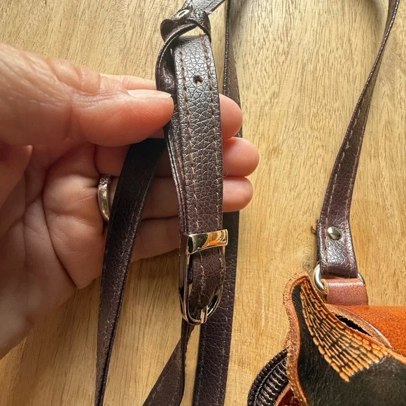 Brown Fox Leather Crossbody Bag - Picture 8 of 11